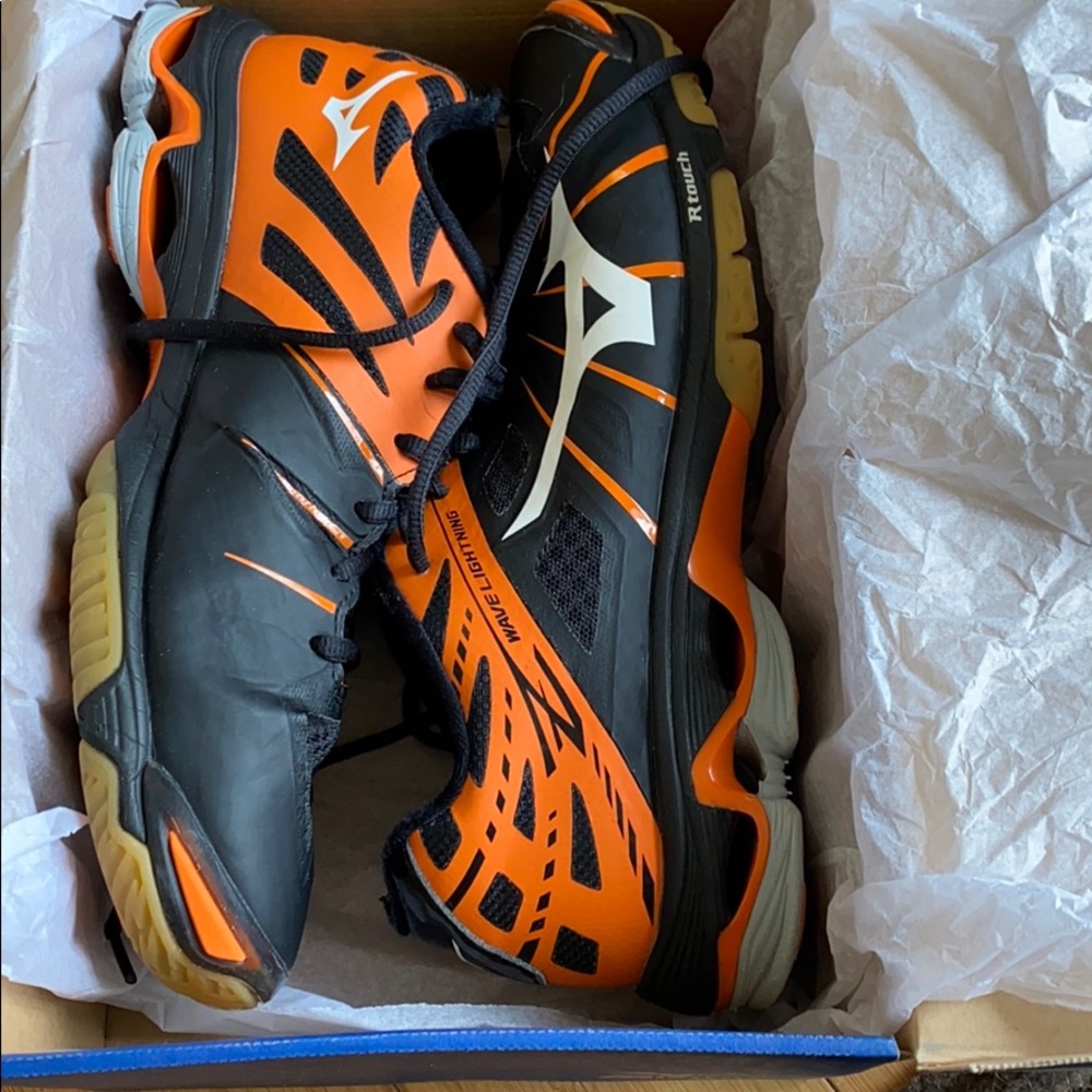 Women’s volleyball shoes